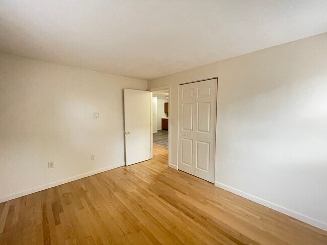 Building Photo - 175 Loudon Rd