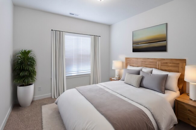 Building Photo - Spacious 3-Bed Dupont Model in Vista View:...
