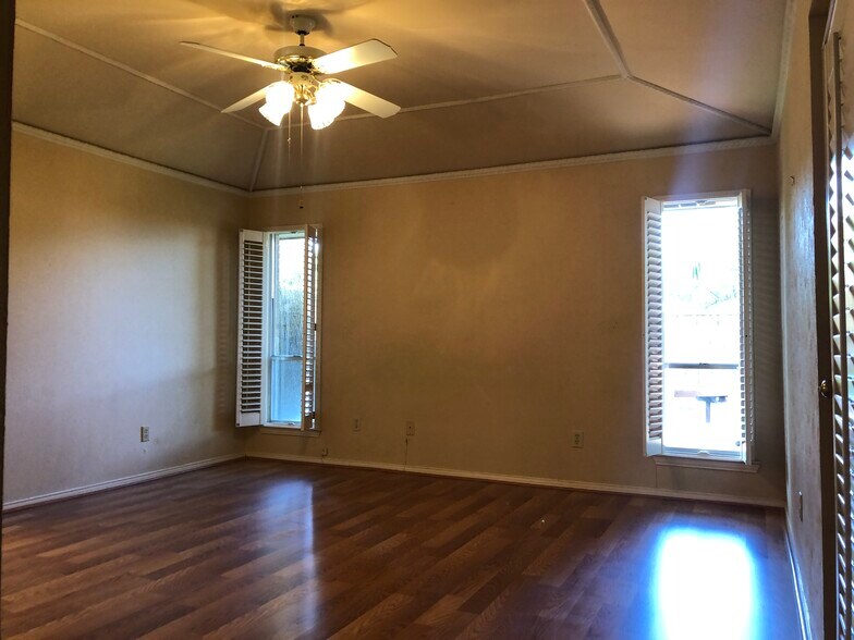 Building Photo - 2304 Canyon Valley Trl