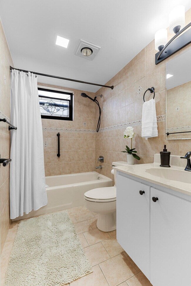 Building Photo - 3951 N Ocean Blvd