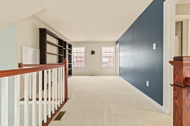 Building Photo - 1112 Saxton Dr