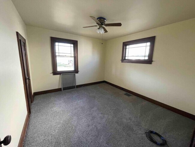 Building Photo - 602 N East St