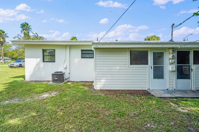 Building Photo - SUNNYSIDE PARK