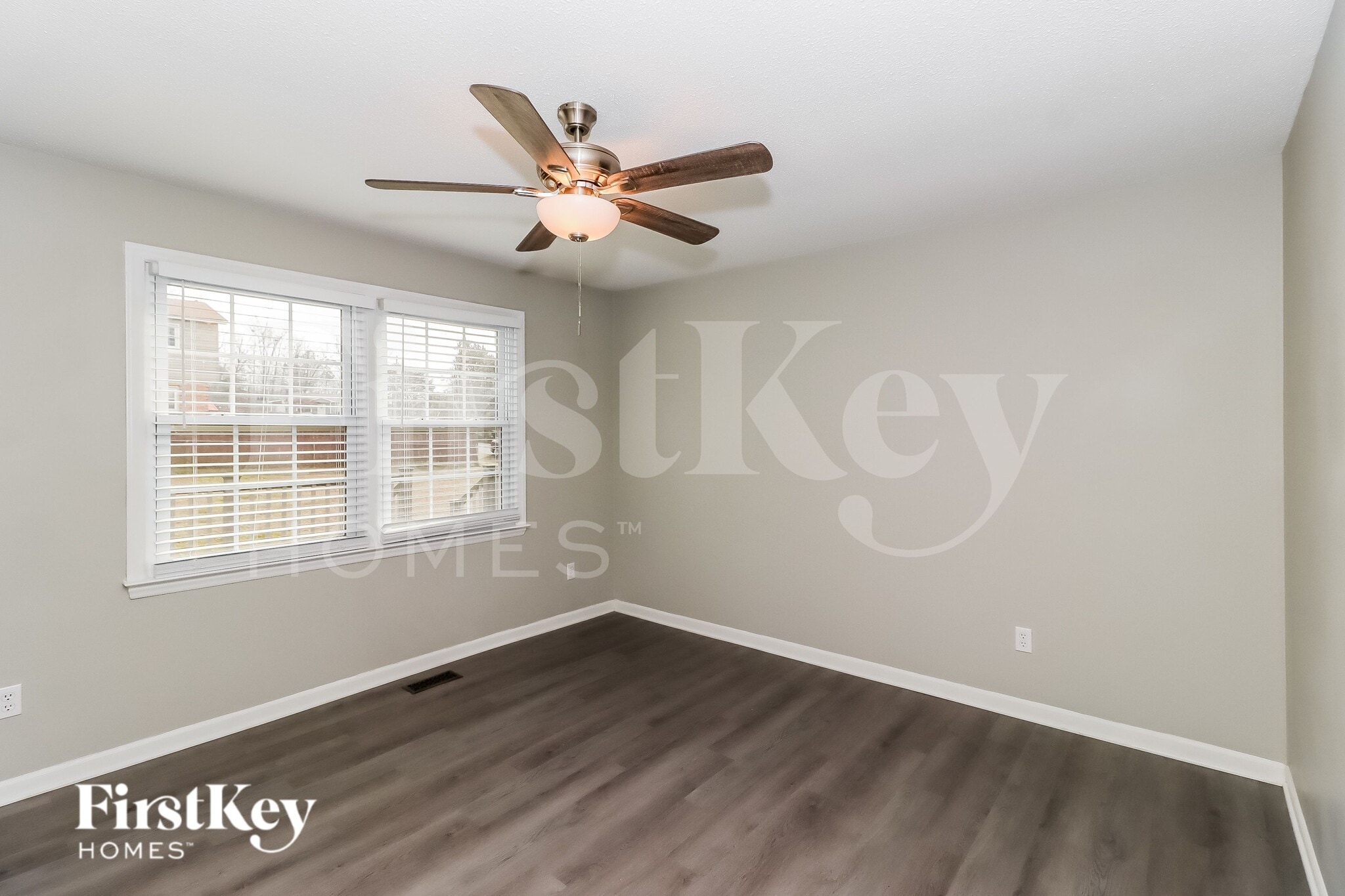 Building Photo - 4842 Greenwood Dr