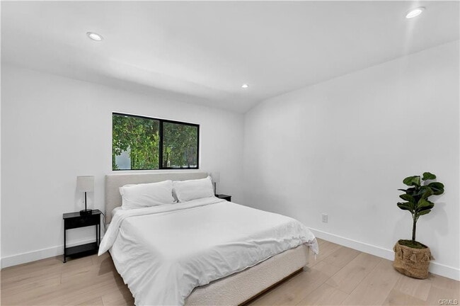 Building Photo - 17072 Oak View Dr