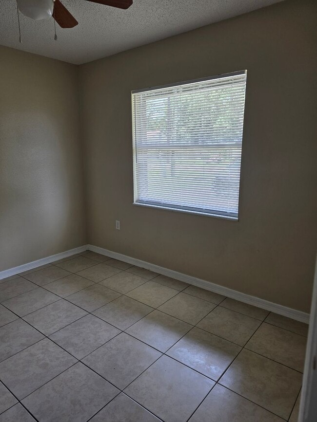 Building Photo - Three bedroom two bath home