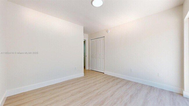 Building Photo - 1674 W 42nd St