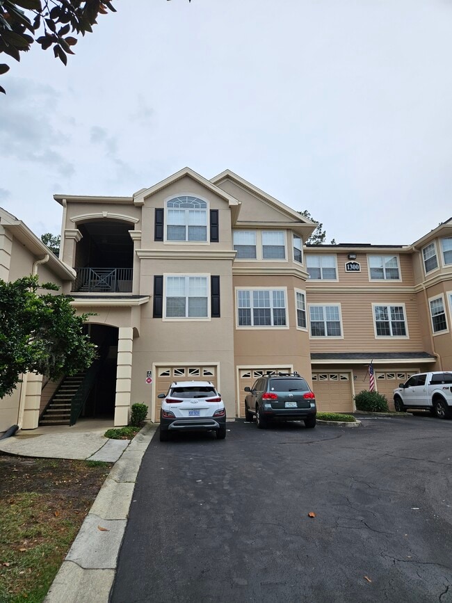 Building Photo - 13810 Sutton Park Dr N