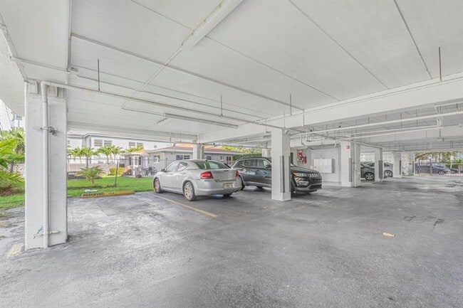 Building Photo - 1960 Marseille Dr