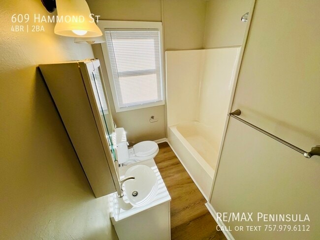 Building Photo - 609 Hammond St