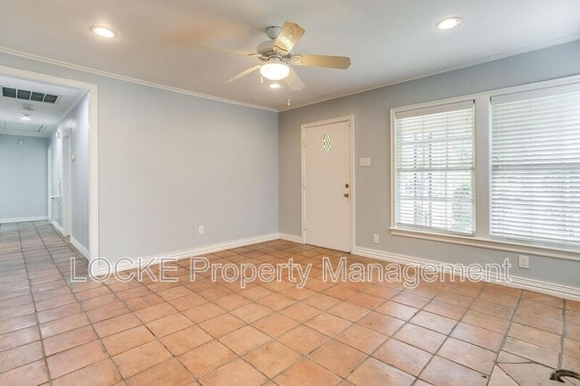 Building Photo - 3528 Rogers Ave