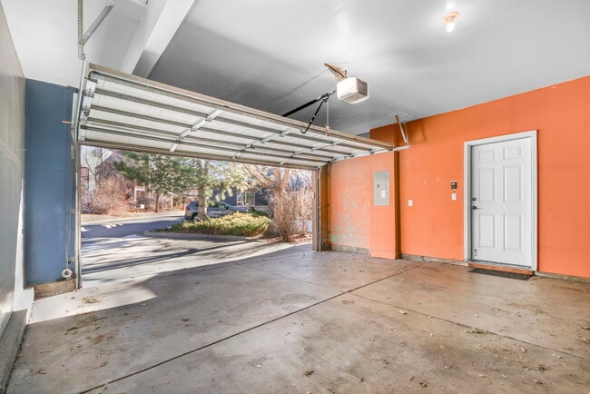 Building Photo - 2564 W 82nd Ln