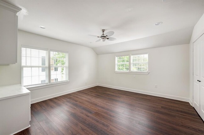 Building Photo - 3071 Locke Ln