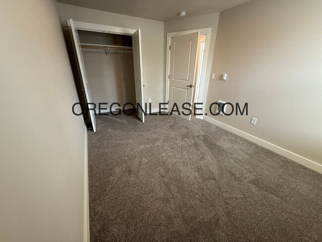 Building Photo - Newer 2-Bedroom Apartment located off Jasper rd in South Springfield