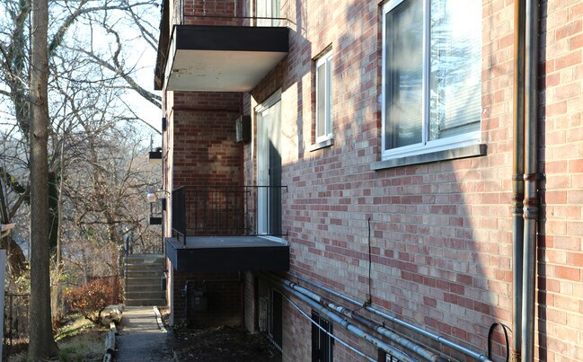 Building Photo - 3209 Bishop Street
