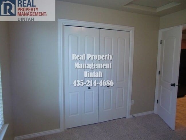 Building Photo - Legacy Meadows Twin Home