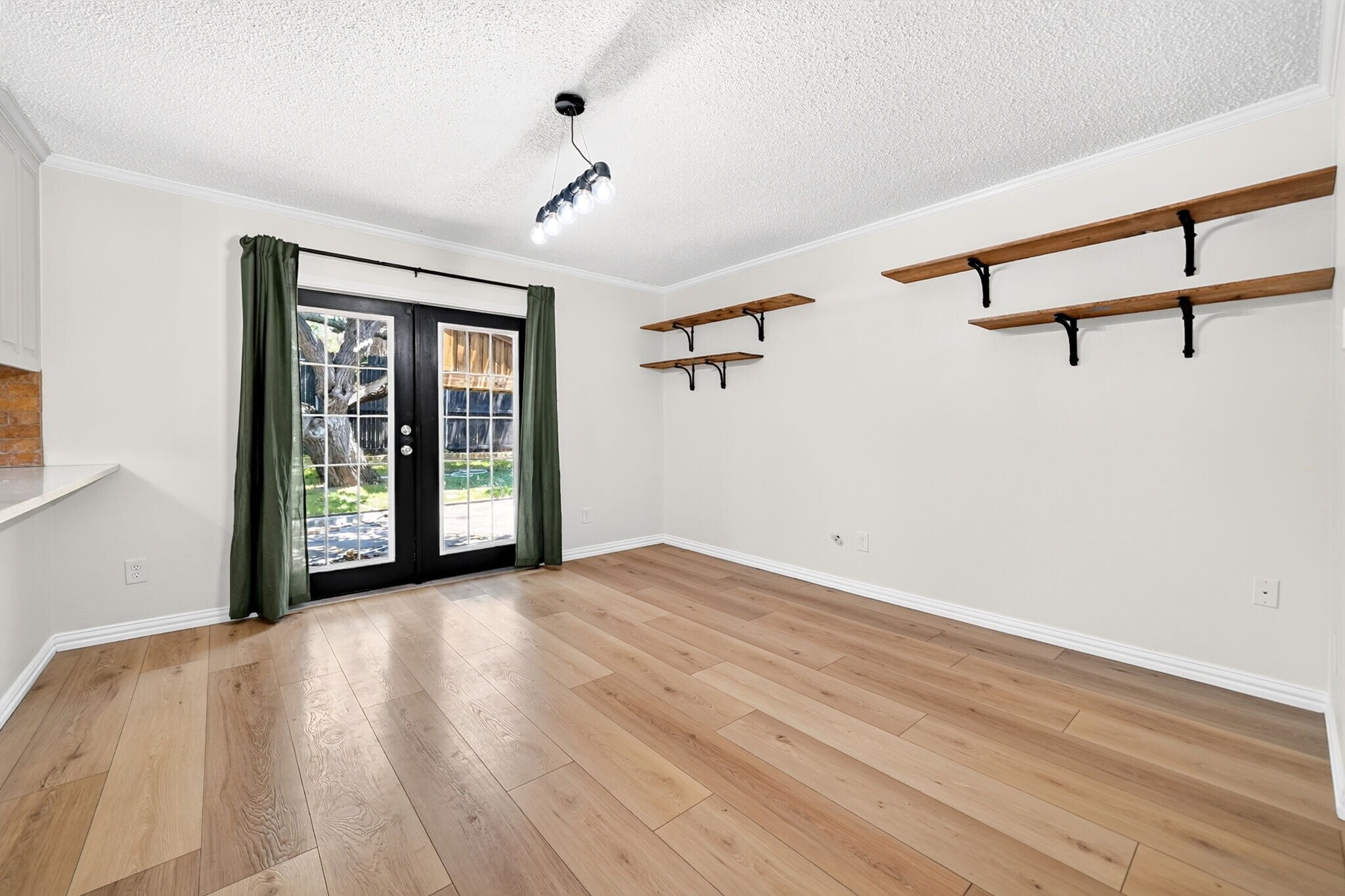 Building Photo - 505 Whittle Way
