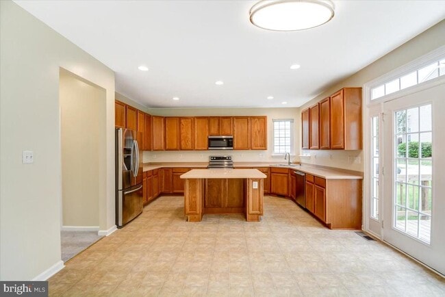 Building Photo - 240 Davis St