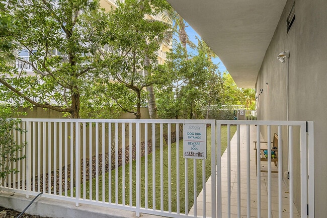 Building Photo - 730 N Ocean Blvd