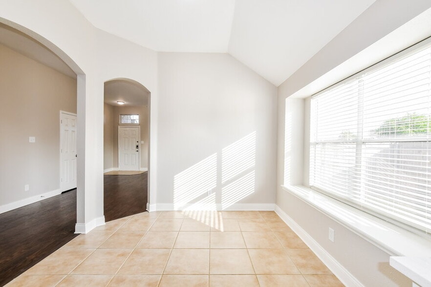 Building Photo - 2063 Faircrest Trail