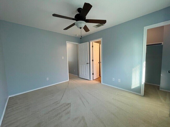 Building Photo - 9432 Castle Pines Dr