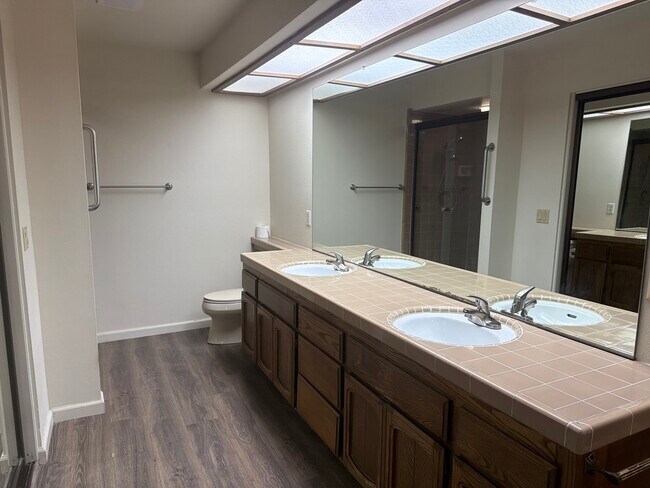 Building Photo - 8016 Sawgrass Cir