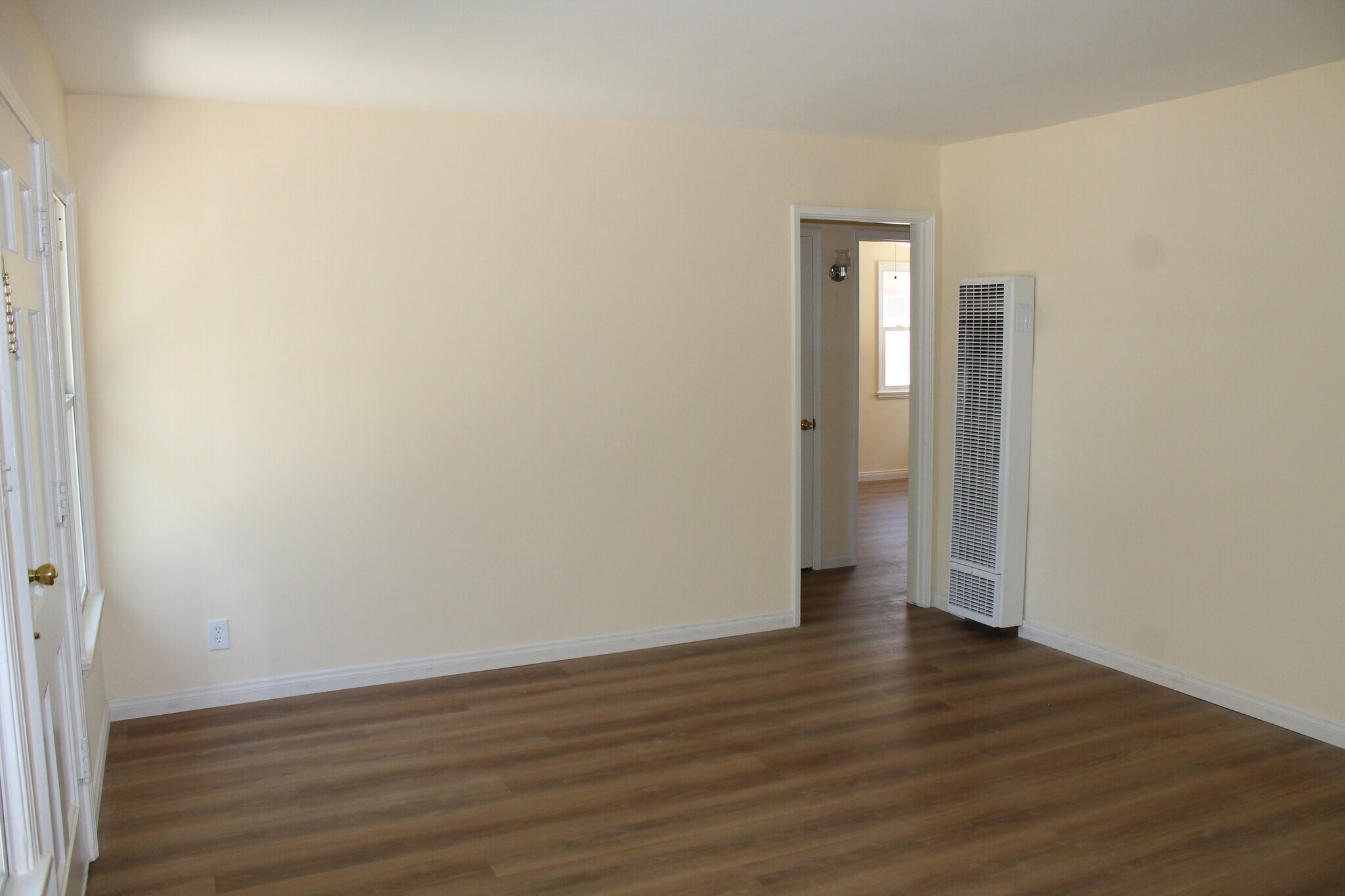 Building Photo - 1613 W Victory Blvd