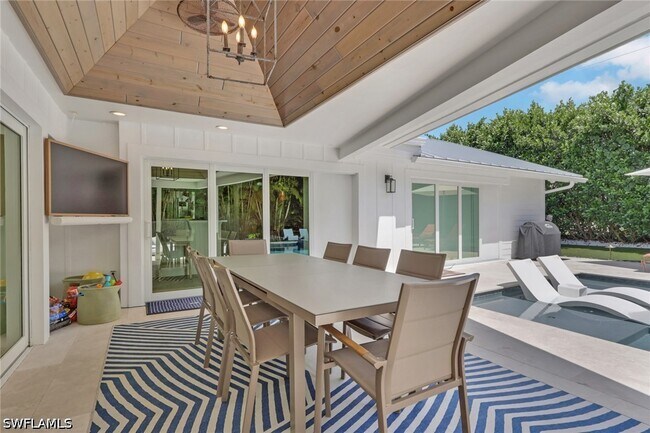 Building Photo - 765 High Pines Dr