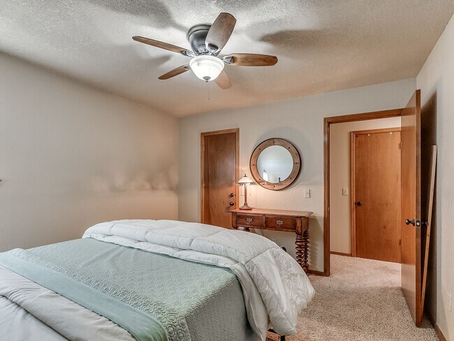 Building Photo - Fully Furnished Short Term Rental