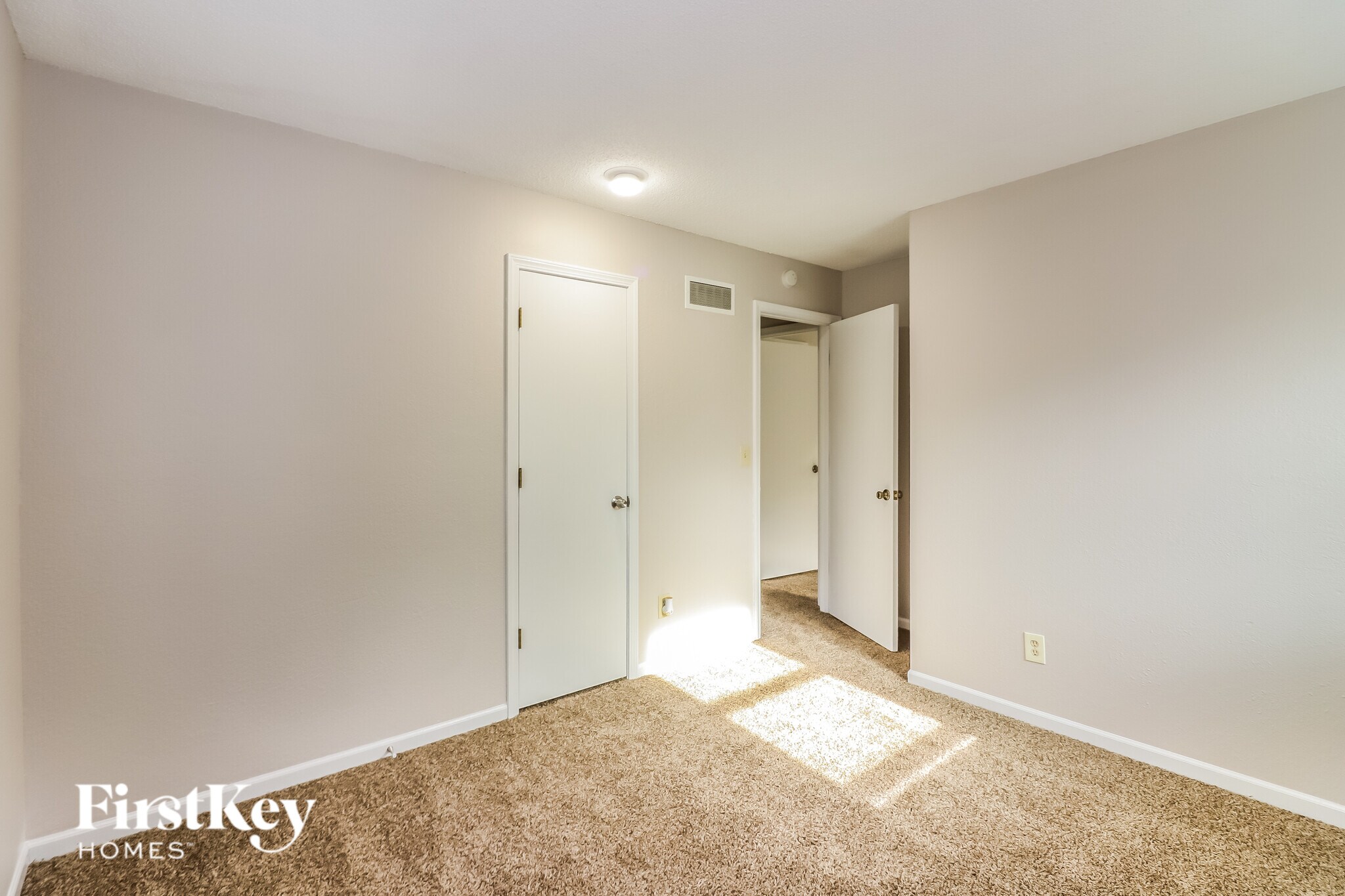 Building Photo - 616 Park Ave