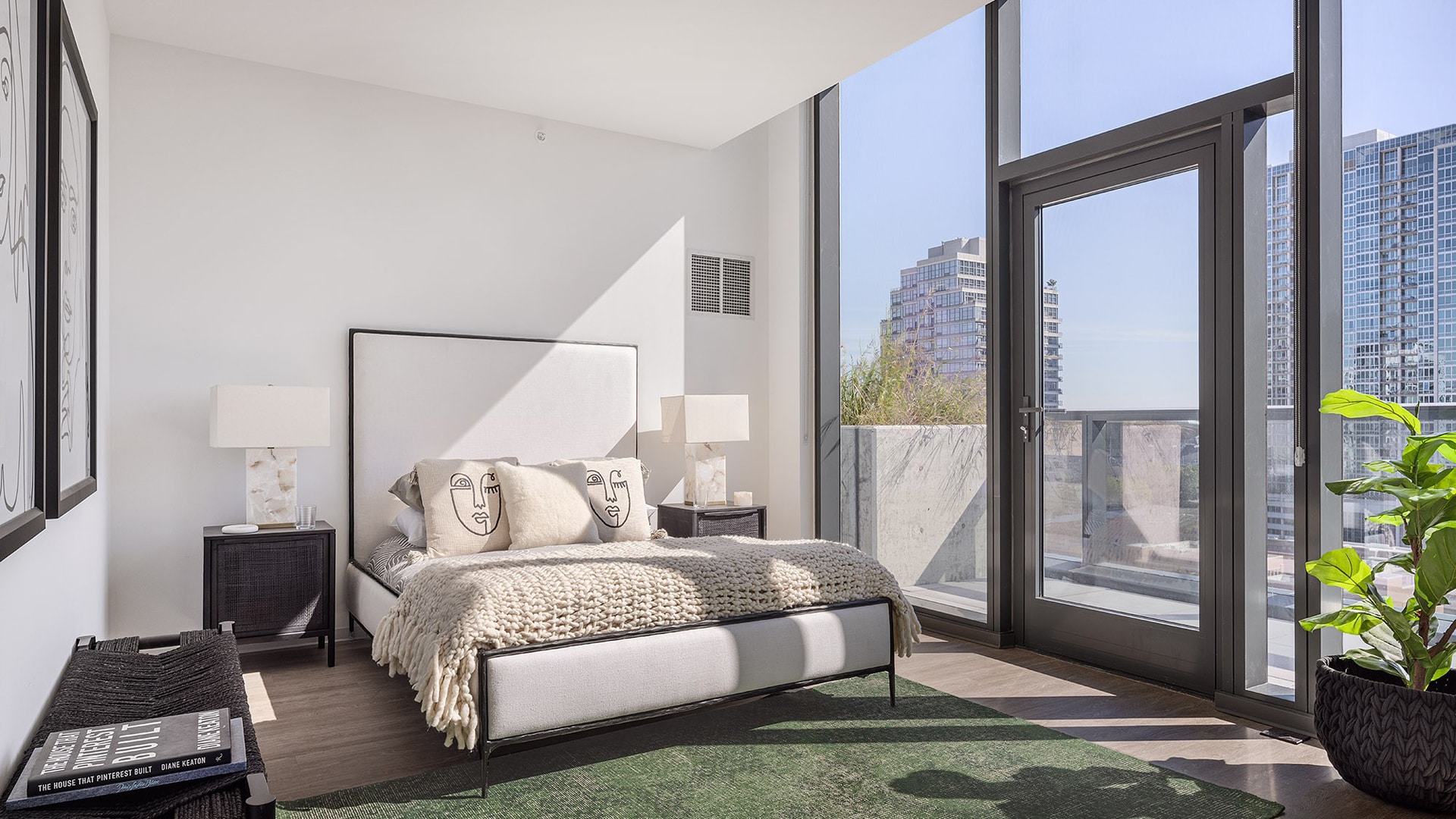 Building Photo - 1619 S Michigan Ave