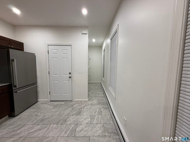 Building Photo - 53 Mahl Ave