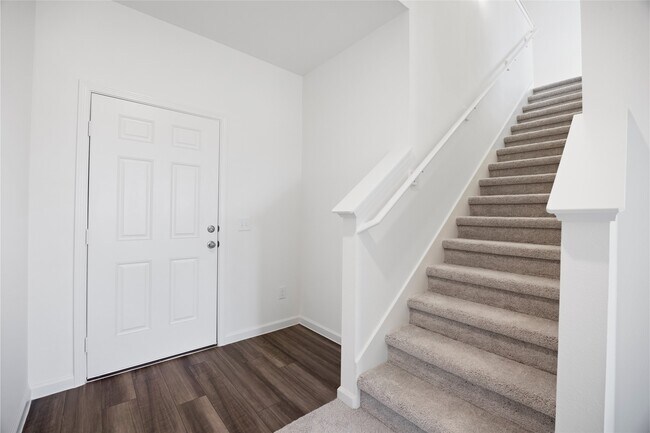 Building Photo - 8807 Vacek Xing Wy