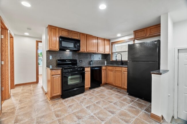 Building Photo - 5239 S Rutherford Ave