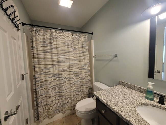 Building Photo - 6 month SUMMER SEASONAL on the River - $500 DISCOUNT!! - $2400/mo 2 bed 2 bath available now!