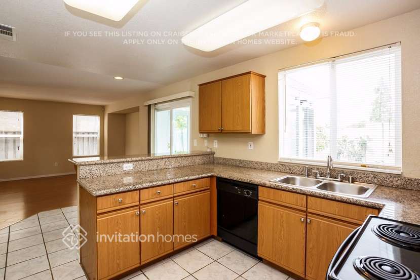 Building Photo - 38 Dawn Rose Way