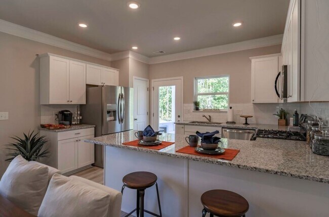 Building Photo - Single-Family Home for Lease below $2,000