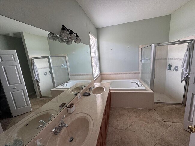 Building Photo - 3921 Stornoway Dr