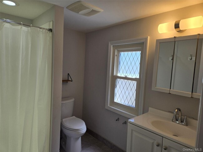 Building Photo - 4 Private Rd