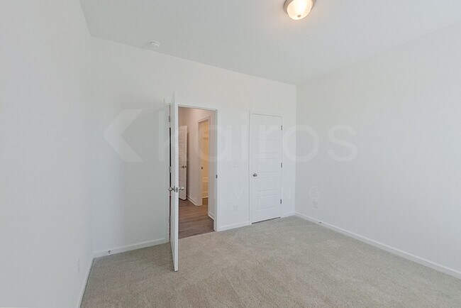 Building Photo - 101 Silver Maple Ln