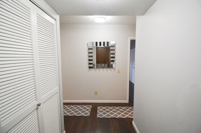 Building Photo - Furnished Unit STEPS FROM THE MAYO CLINIC FACILITIES Rochester Towers Condo For Rent!