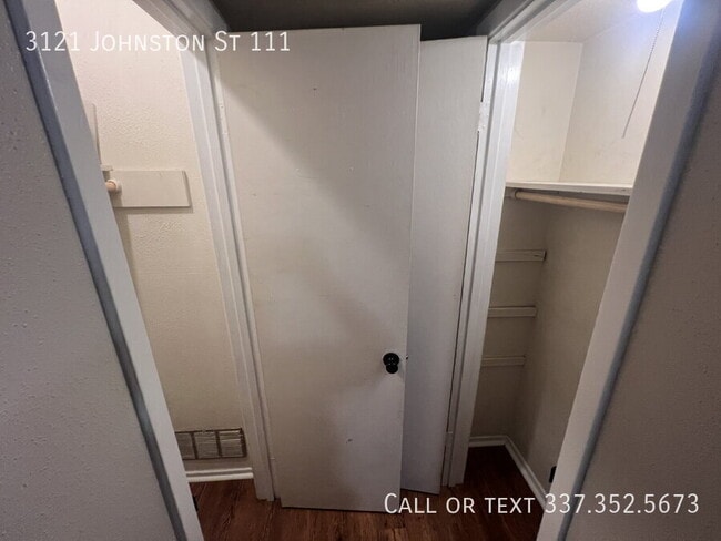 Building Photo - Modern 1-Bed Condo with Pool Access - Walk to Moncus Park