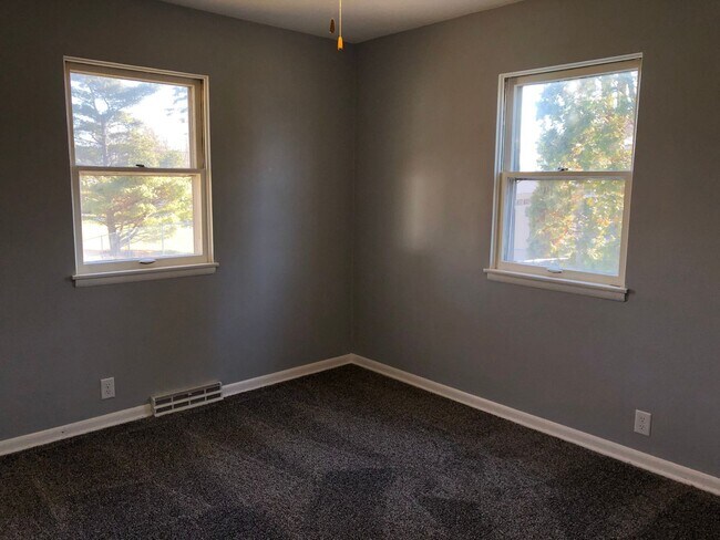 Building Photo - Newly Renovated House For Rent!