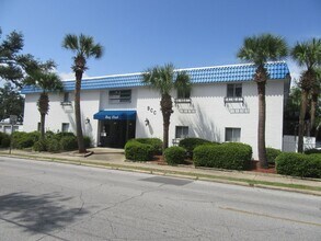 Building Photo - 105 Allen Ave