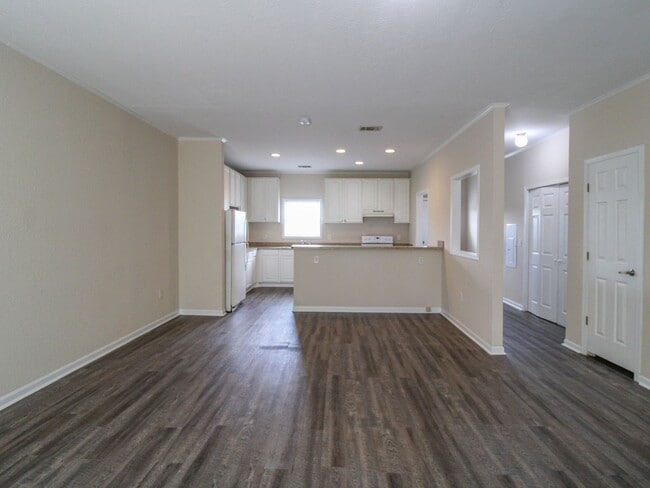 Building Photo - 122 Meadows Ln