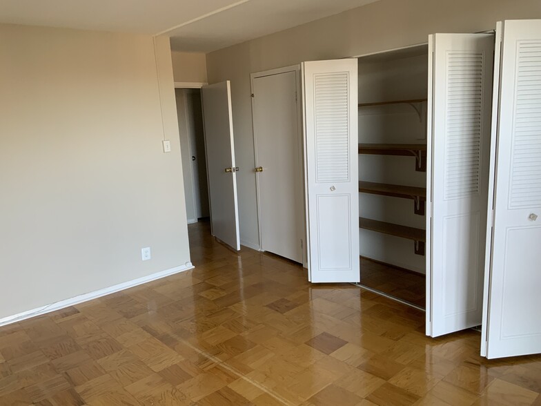 Closet with shelving - 9039 Sligo Creek Pky
