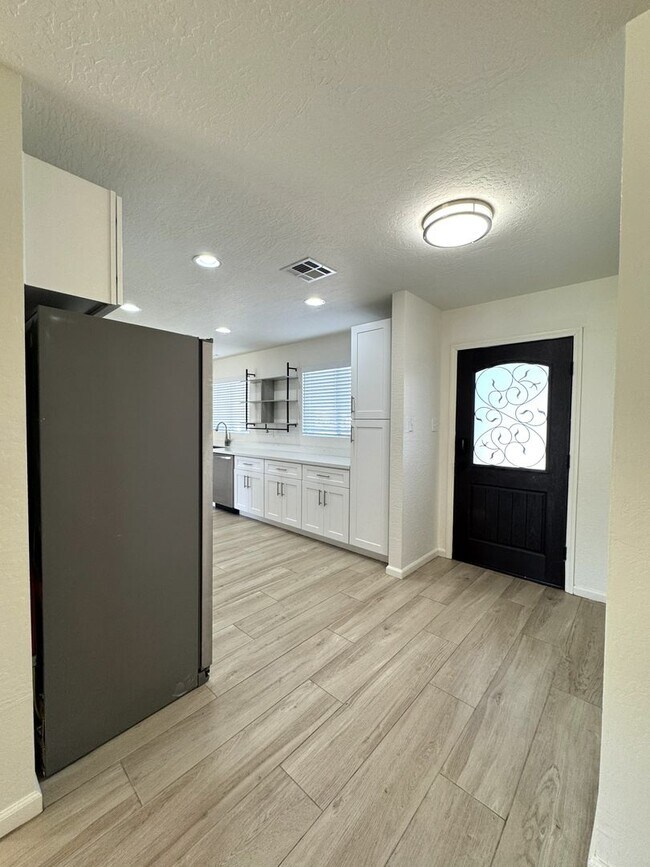 Building Photo - 4426 N 85th St