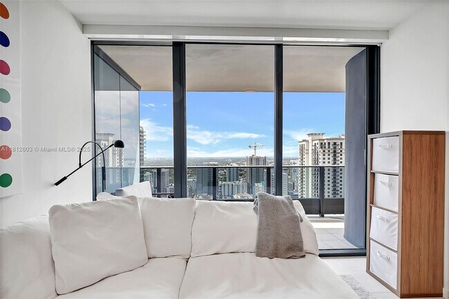 Building Photo - 1000 Brickell Plaza