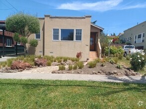 Building Photo - Perfect Entertaining Home!