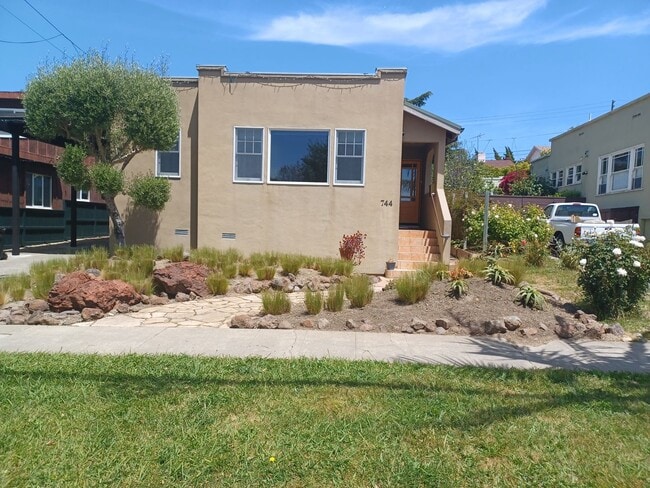 Primary Photo - Modern Family Living in Prime El Cerrito L...